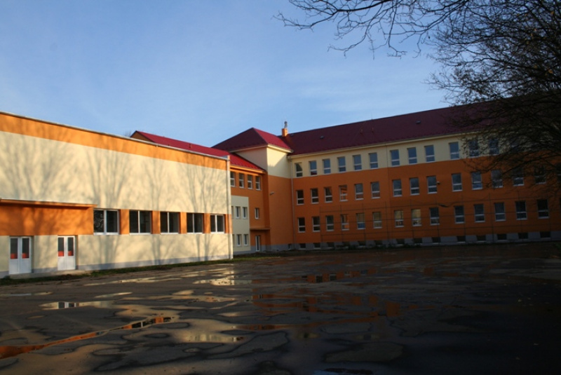 Výmena strešnej krytiny, nadstavba a zateplenie objektu Základnej školy