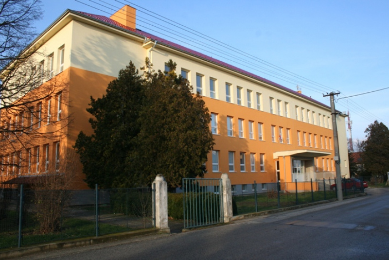 Výmena strešnej krytiny, nadstavba a zateplenie objektu Základnej školy