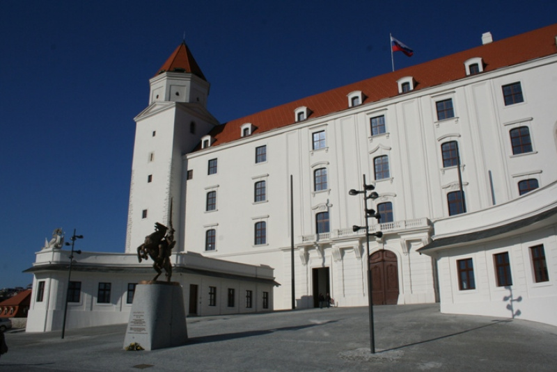 Rekonštrukcia hradného paláca, Bratislava